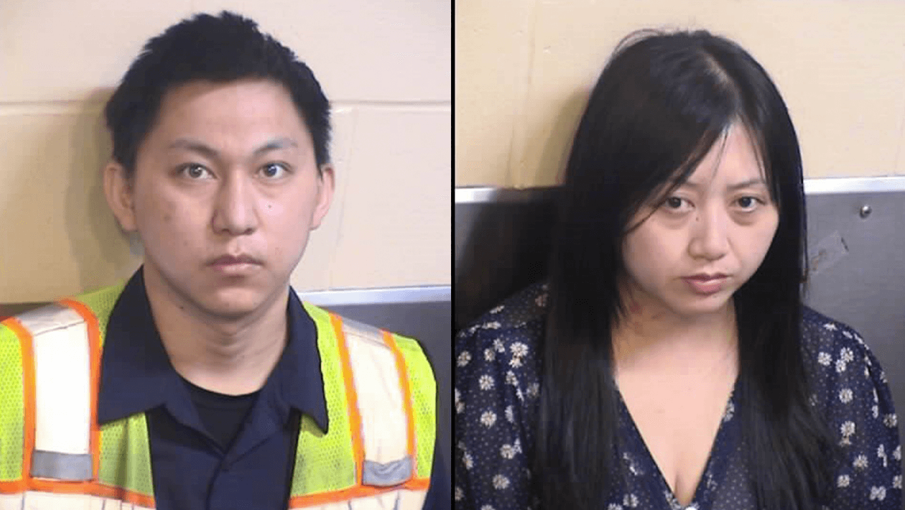 Arrestan por negligencia a padres de familia que tenían viviendo a sus 4 hijos entre basura
