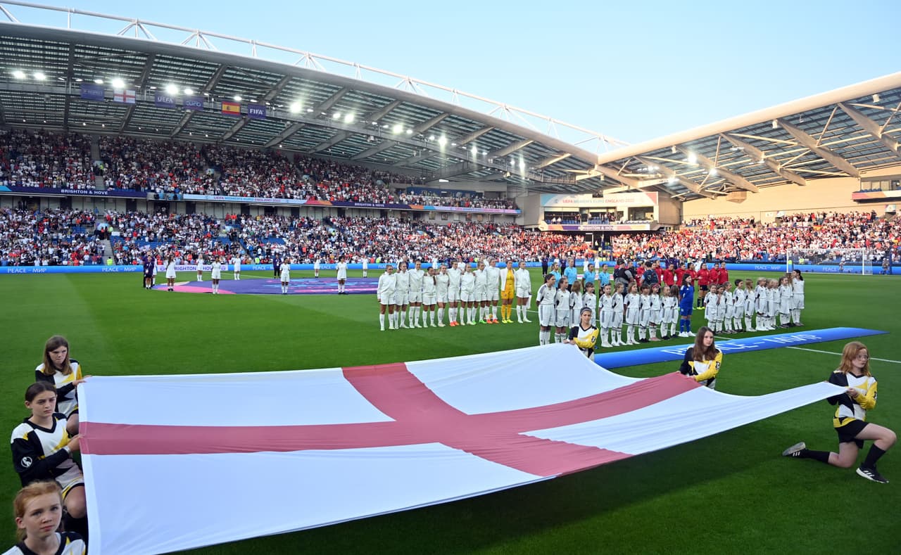 Inglaterra y España se citaron en los cuartos de final en el estadio Falmer de Brighton.
<br>