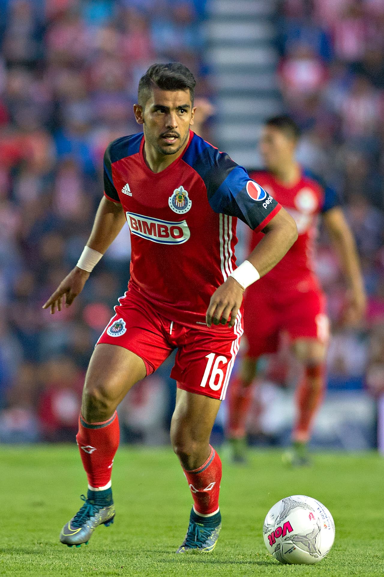 Miguel Ponce: 'En Chivas tenemos que ser matones a la hora de atacar'