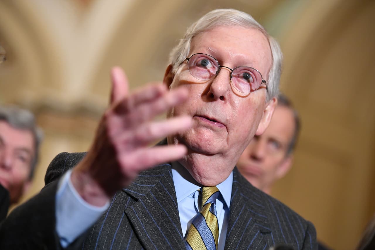 El senador Mitch McConnell.
