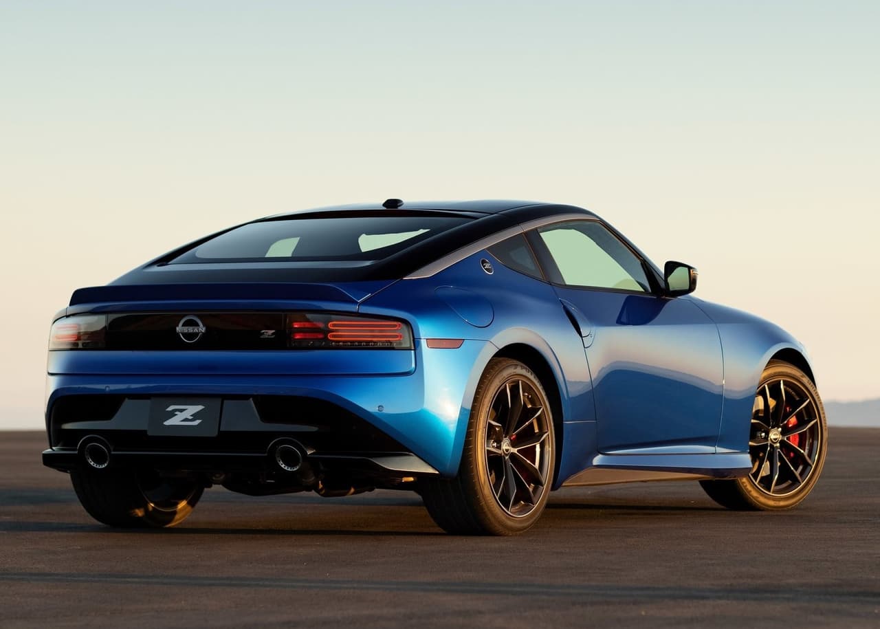 Como era de esperarse en este deportivo, ambas transmisiones mantienen la tarea de enviar la potencia a las ruedas posteriores.