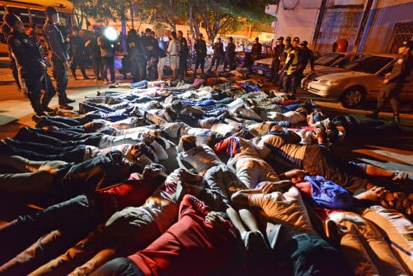 La mayoría de crímenes que ocurren en el país según el informe del Conadeh son causadas por armas Ak-47, rifles de asalto, ametralladoras, pistolas, revólveres, machetes y puñales. En los últimos años, los registros estadísticos identifican las armas de fuego como el principal instrumento de muerte en el país.