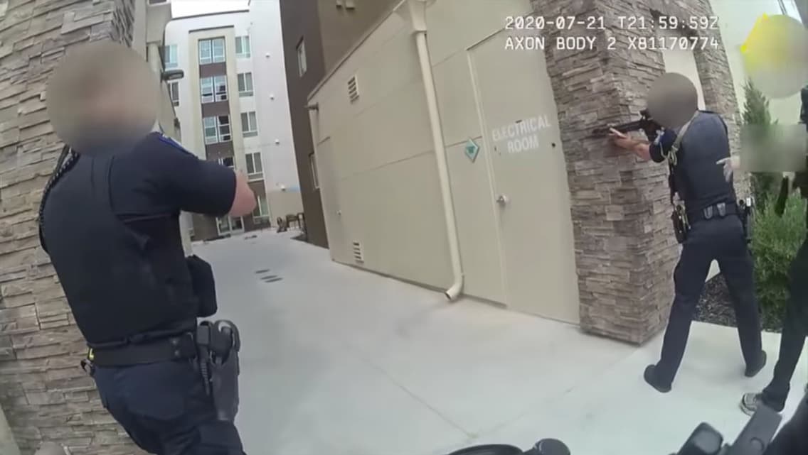 Revelan videos de enfrentamiento entre policías de Sacramento y un hombre que murió baleado
