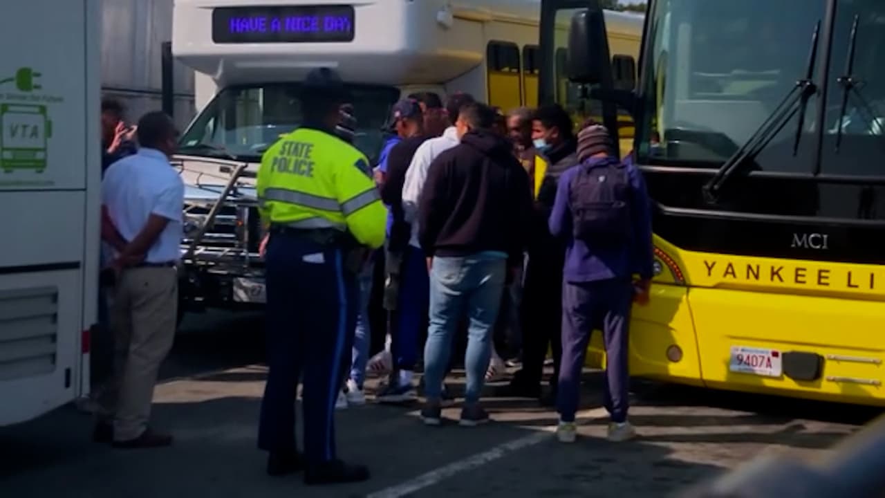 Demanda busca compensación para los inmigrantes que partieron de San Antonio bajo 'fraude'