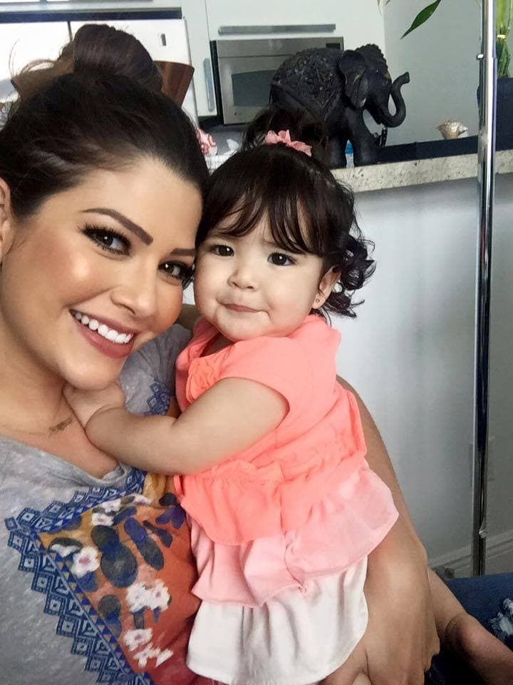 Una despedida muy tierna: Mami se tomó una foto con Baby Giulietta antes de ir a una encomienda especial del trabajo. (Abril 4, 2016)