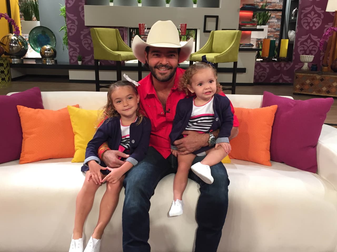 Pablo Montero y sus dos bellas princesas nos regalaron sus hermosas sonrisas.