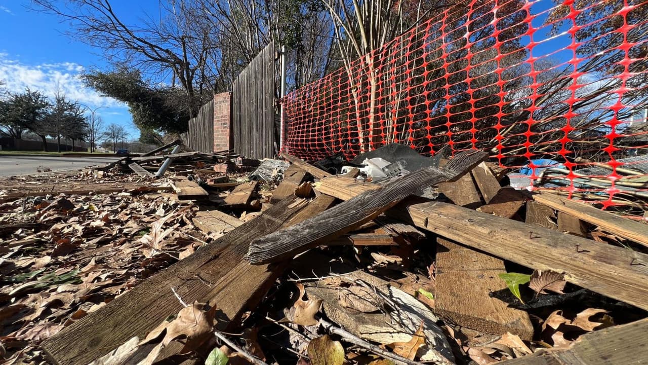 El domingo 31 de diciembre de 2023, alrededor de las 2:04 a.m., la Policía de Arlington, en Texas, 
<b>respondió en la cuadra 2200 de W. Sublett Road tras recibir informes sobre un impactante accidente de un solo vehículo</b>.