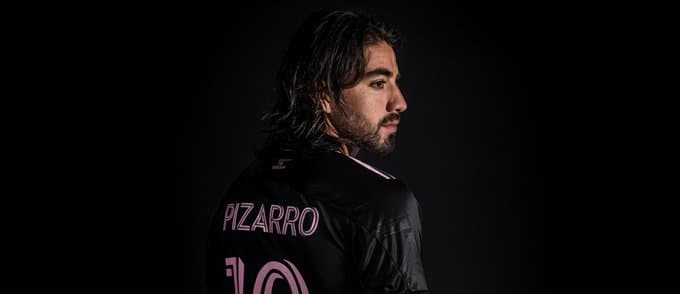 Pizarro participó de la campaña de presentación de la camiseta alternativa del club del sur de Florida.