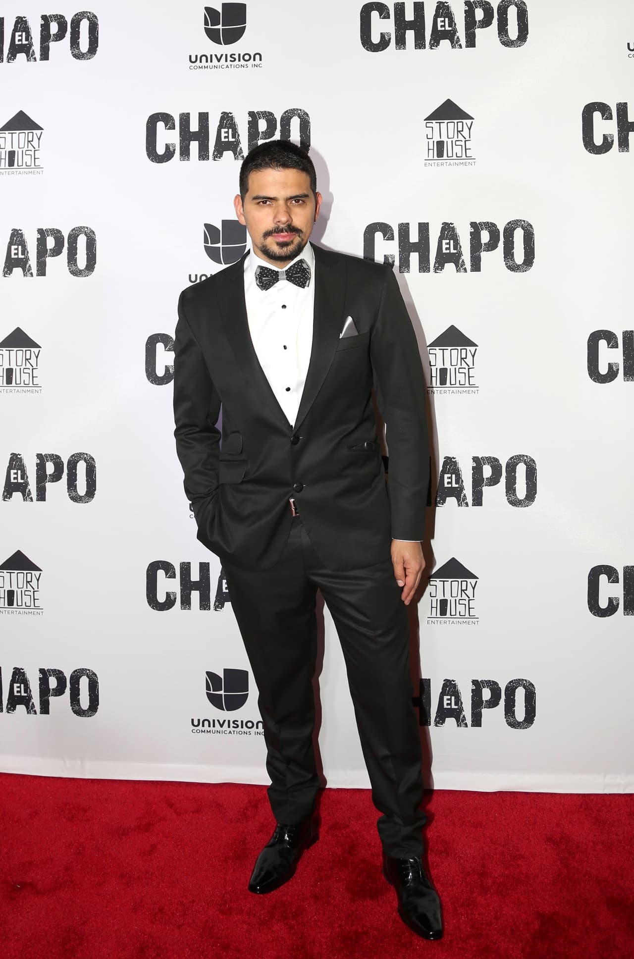 El colombiano 
<b><a href="http://www.univision.com/series/el-chapo/alejandro-aguilar-sera-un-peligroso-sicario-en-el-chapo">Alejandro Aguilar</a></b> interpreta a un temible sicario, uno de los hombres de confianza de 
<b><a href="http://www.univision.com/series/el-chapo/marco-de-la-o-es-joaquin-el-chapo-guzman-en-el-chapo">'El Chapo'</a></b>.