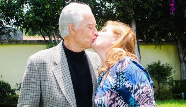 Rogelio y Maribel, en una romántica foto juntos.