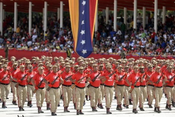 “Sólo la revolución garantiza la independencia y la patria socialista”, agregó otra persona momentos antes del desfile.