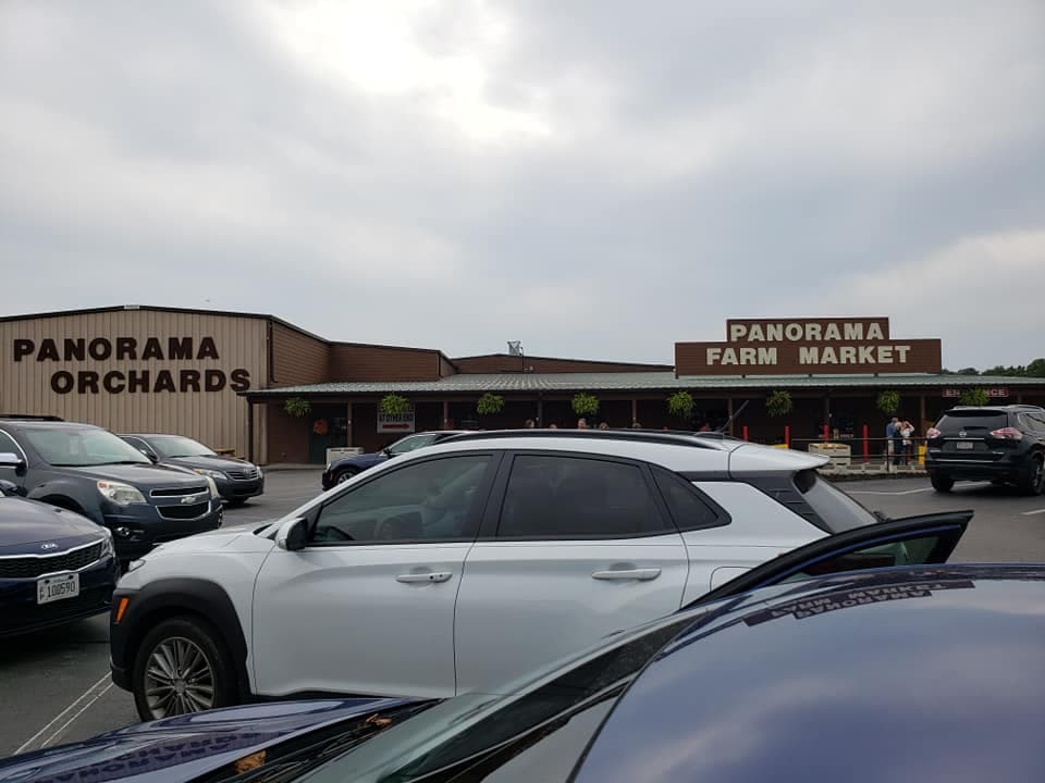 <b><a href="https://panoramaorchards.com/">Número 4: Panorama Orchards & Farm Market (Ellijay)</a>.</b> Panorama Orchards and Farm Market es una finca familiar de frutas establecida en la década de 1920 para producir y comercializar manzanas. Hoy cuenta con más de 20 variedades de manzanas, además de melocotones y productos frescos. Esta producción, junto con una variedad de productos relacionados con la manzana y productos horneados en sus cocinas, se vende directamente al público en el mercado agrícola.