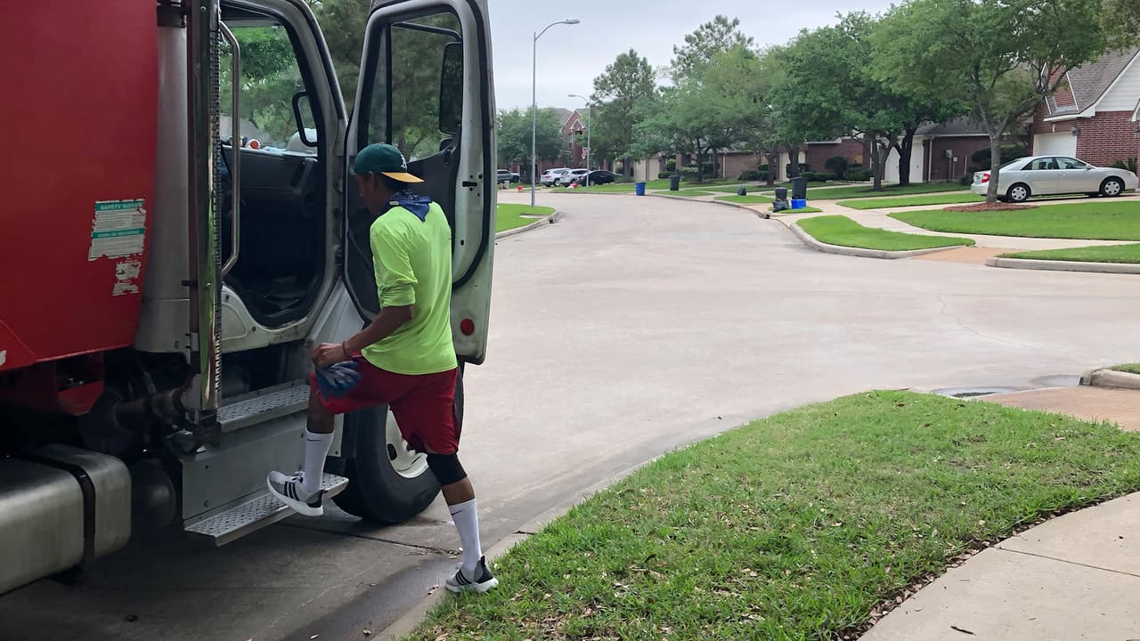 Los trabajadores recomendaron a la comunidad que se queden en casa, que no corran riesgo y no afecten a sus familias.