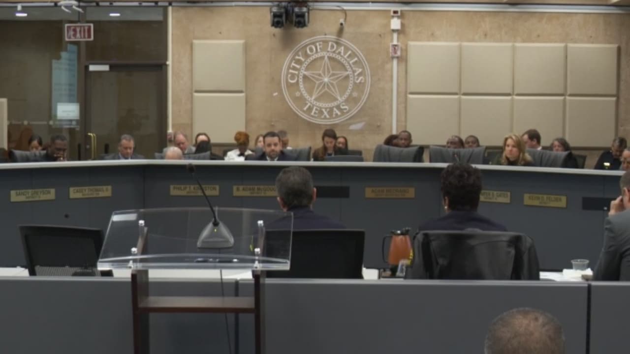 La ciudad de Dallas y concejales discuten el toque de queda en reuniones comunitarias 