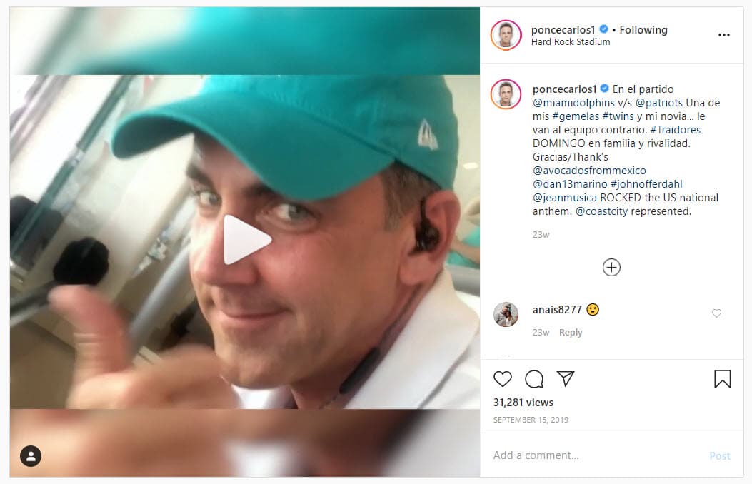 El 15 de septiembre de 2019, en una publicación sobre el encuentro entre Miami y Nueva Inglaterra de la NFL, 
<b>Carlos Ponce confirmó que ya tenía novia</b>, aunque no mencionó el nombre de la periodista: "En el partido Miami Dolphins vs. Patriots, una de mis gemelas y mi novia... le van al equipo contrario. Traidores. Domingo en familia y rivalidad. Gracias".
<br>