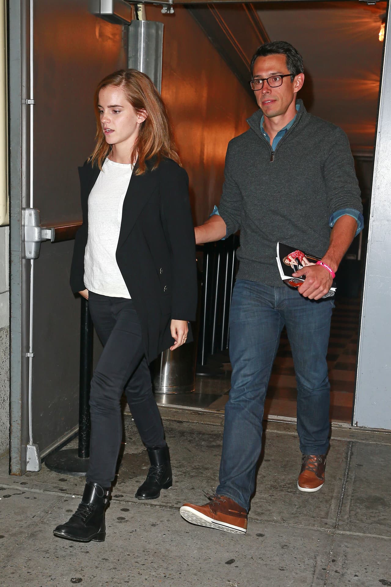 Emma iba junto a William Knight.