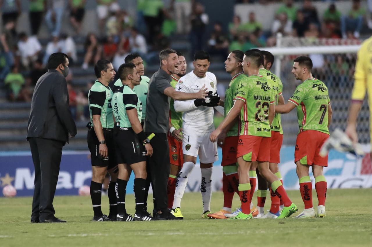 Un gol de Alan Medina al 57’ le permitió a FC Juárez rescatar el empate en casa ante el Atlético San Luis en duelo adelantado de la Jornada 16 del Apertura 2022. Previamente, Sabin Merino había adelantado a los visitantes por la vía de los 11 pasos al 22’.
