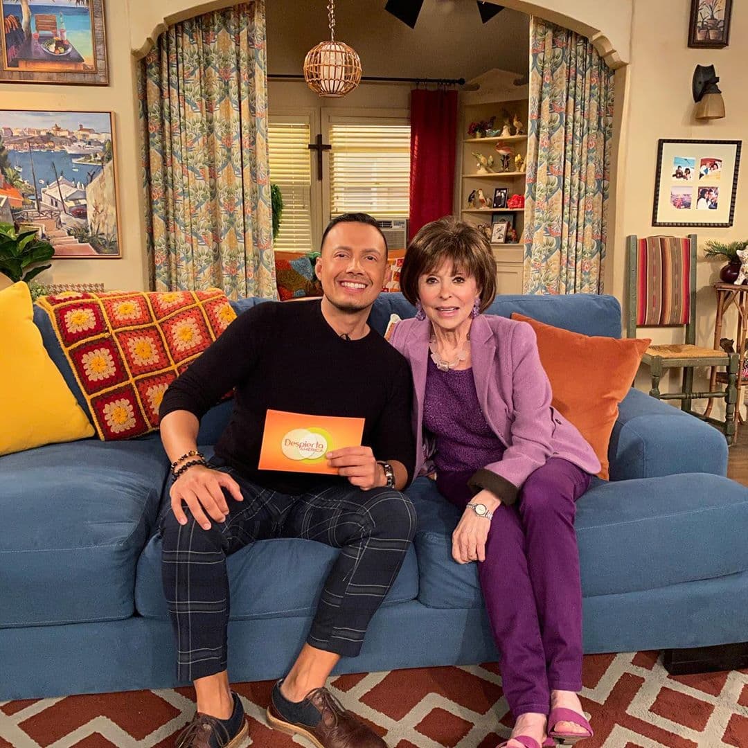 <a href="https://www.univision.com/shows/despierta-america/con-una-comedia-y-un-musical-la-gran-rita-moreno-regresa-a-las-pantallas-este-2020-por-partida-doble-video">Rita Moreno</a> está de manteles largos porque este año regresa a las pantallas, primero en la cuarta temporada de 'One Day at a Time'.