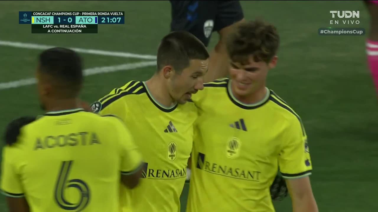 ¡El gol más fácil! Alex Muyl empuja el balón para el 1-0 de Nashville