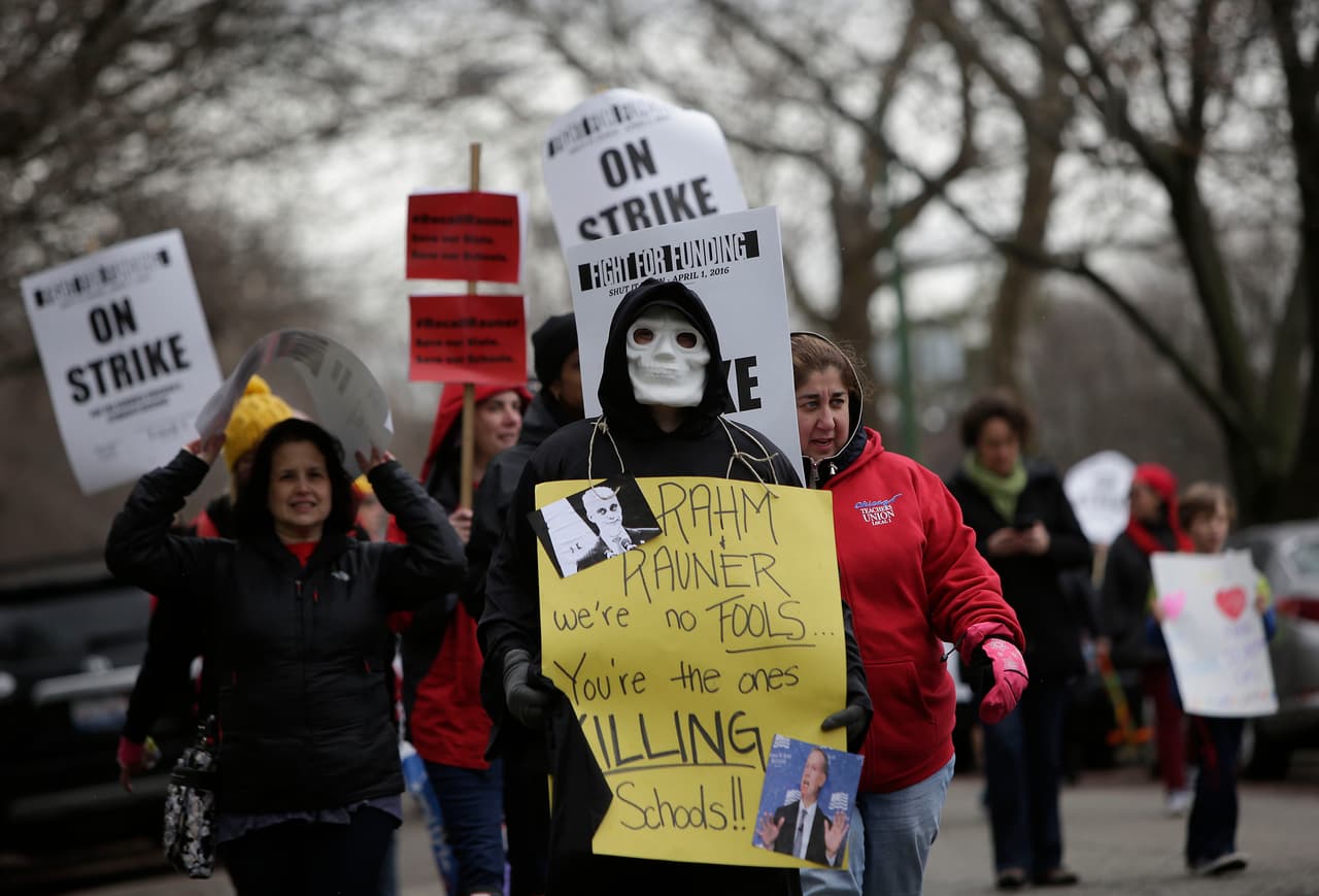 Además, por meses CPS y CTU no han podido llegar a un acuerdo sobre el contrato colectivo de trabajo que se venció en junio de 2015.