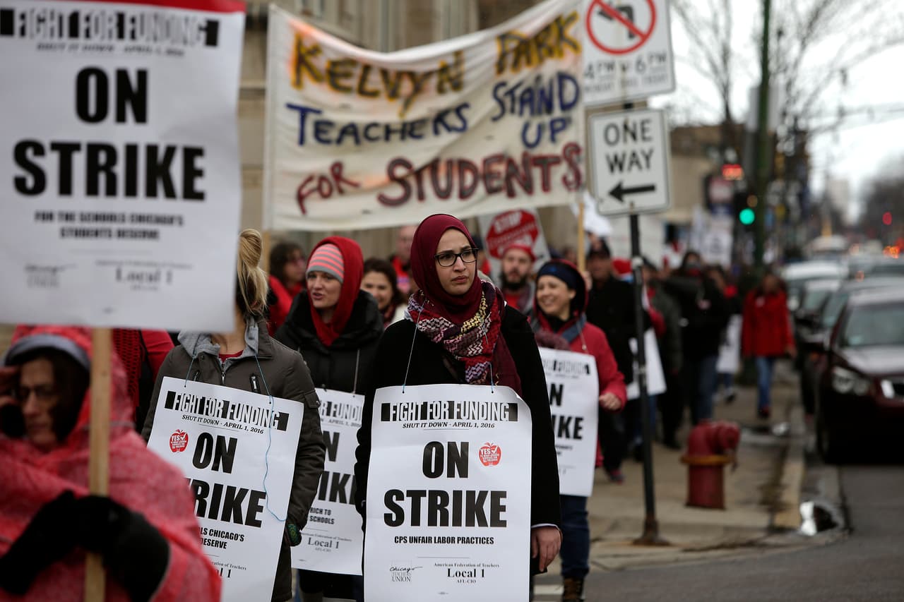 Miles de maestros salieron a las calles de Chicago con un clamor general: Fondos para las escuelas públicas de la ciudad.