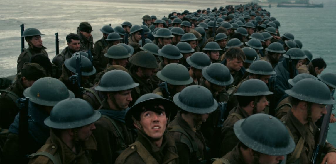 En su tercer y último año de Universidad (mientras asistía a la carrera de Estudios clásicos) en Somerville Colle, Oxford, su agente le ayudó a entrar al casting de la película bélica ‘Dunkerque’ y fue un extra vestido de soldado naval.