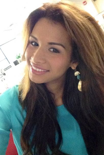 A través de las famosas fotos 'selfies' es como nuestra reina mantiene una estrecha relación con sus seguidores. Este tipo de fotos se han convertido en un fenómeno y no hay quién no se haya tomado una. Ahora puedes subir la tuya con el hashtag #NBLselfie para ganar un kit de belleza, los detalles aquí