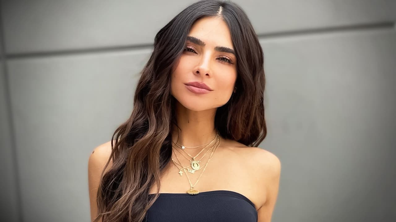 A las pocas semanas de tener paralizada el lado derecho de su rostro, Alejandra compartió en su Instagram los avances en su recuperación de movilidad.