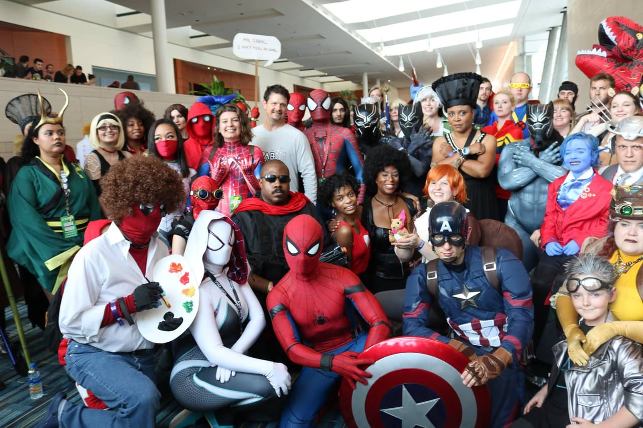 <b>Evento</b>: GalaxyCon Raleigh
<br>
<b>Fechas</b>: 25 al 28 de julio 
<br>
<b>Lugar</b>: Raleigh Convention Center
<br>
<b>Sitio web</b>: 
<a href="https://galaxycon.com/pages/galaxycon-raleigh">https://galaxycon.com/pages/galaxycon-raleigh</a> 
<br>
<br>Un festival de cuatro días para fanáticos de la cultura pop, superhéroes, ciencia ficción, anime y más.