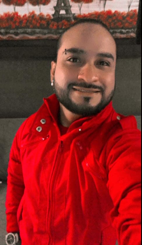 "Estamos con un poquito de dolor", dijo, "sí traigo un pequeño dolor en la clavícula izquierda y me duele todo lo que es la parte lumbar de la espalda. N
<b>o puedo mover el pie</b>". 
<br>