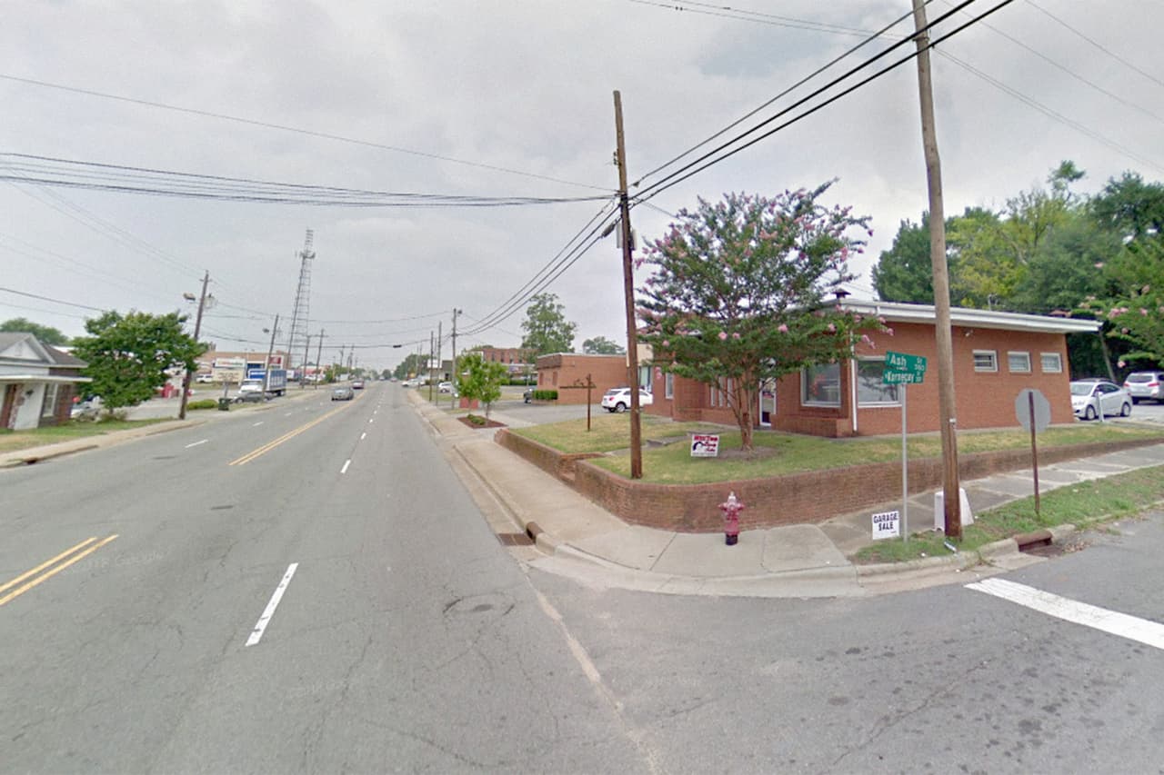 <b>Puesto 20. Goldsboro, Carolina del Norte.</b>
<br>
<br>Entradas ilegales para cometer robos en 2019: 1,115 por cada 100,000 habitantes.
<br>
<br>Porcentaje del total de este tipo de crímenes en el estado: 0.7% de 25,479
<br>
<br>Tasa de pobreza en 2019: 26.1%.
<br>
<br>Tasa de desempleo en 2019: 5.5%.
<br>
<br>El estudio consideró todos los lugares designados por el censo de Estados Unidos que albergan al menos a 20,000 personas. En total 1,892 ciudades y pueblos.
<br>