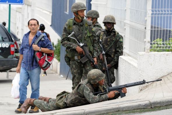 Brasil vuelve a la situación del pasado donde nadie podía entrar en las favelas. La confrontación entre el negocio de la droga y las fuerzas de seguridad sigue en Río de Janeiro.
