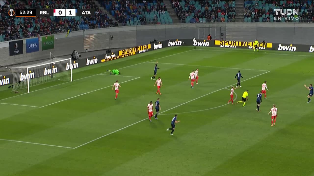 ¡TIRO ATAJADO! disparo por Luis Muriel.