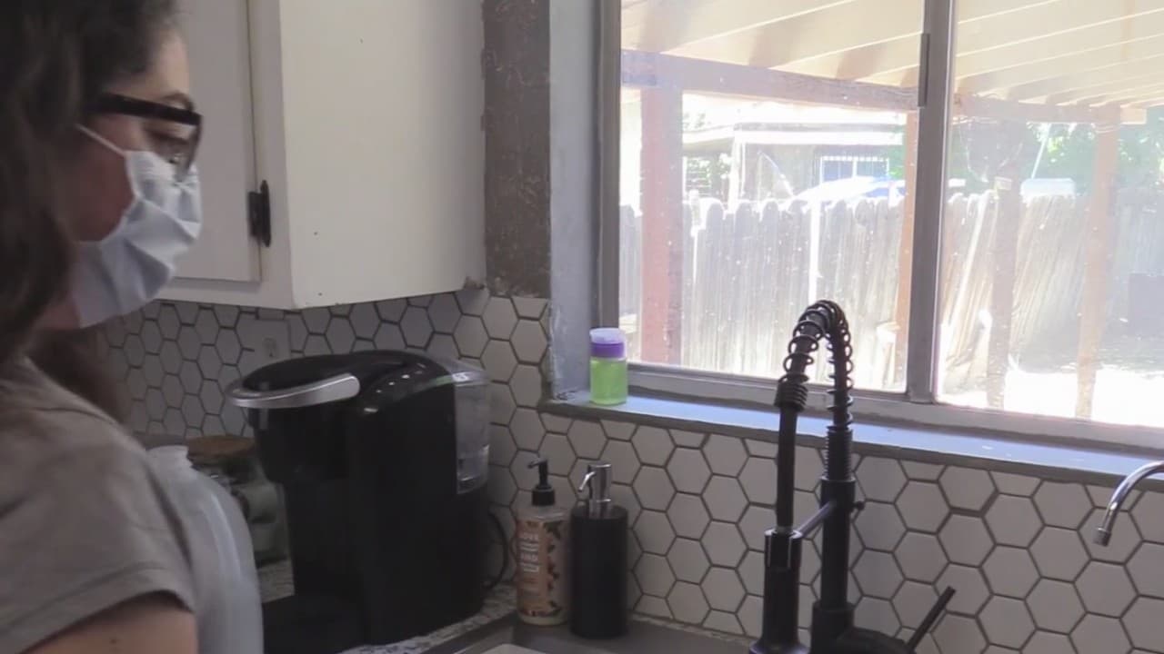 En plena pandemia y bajo alerta de calor extremo, residentes de un pueblo en California viven sin agua