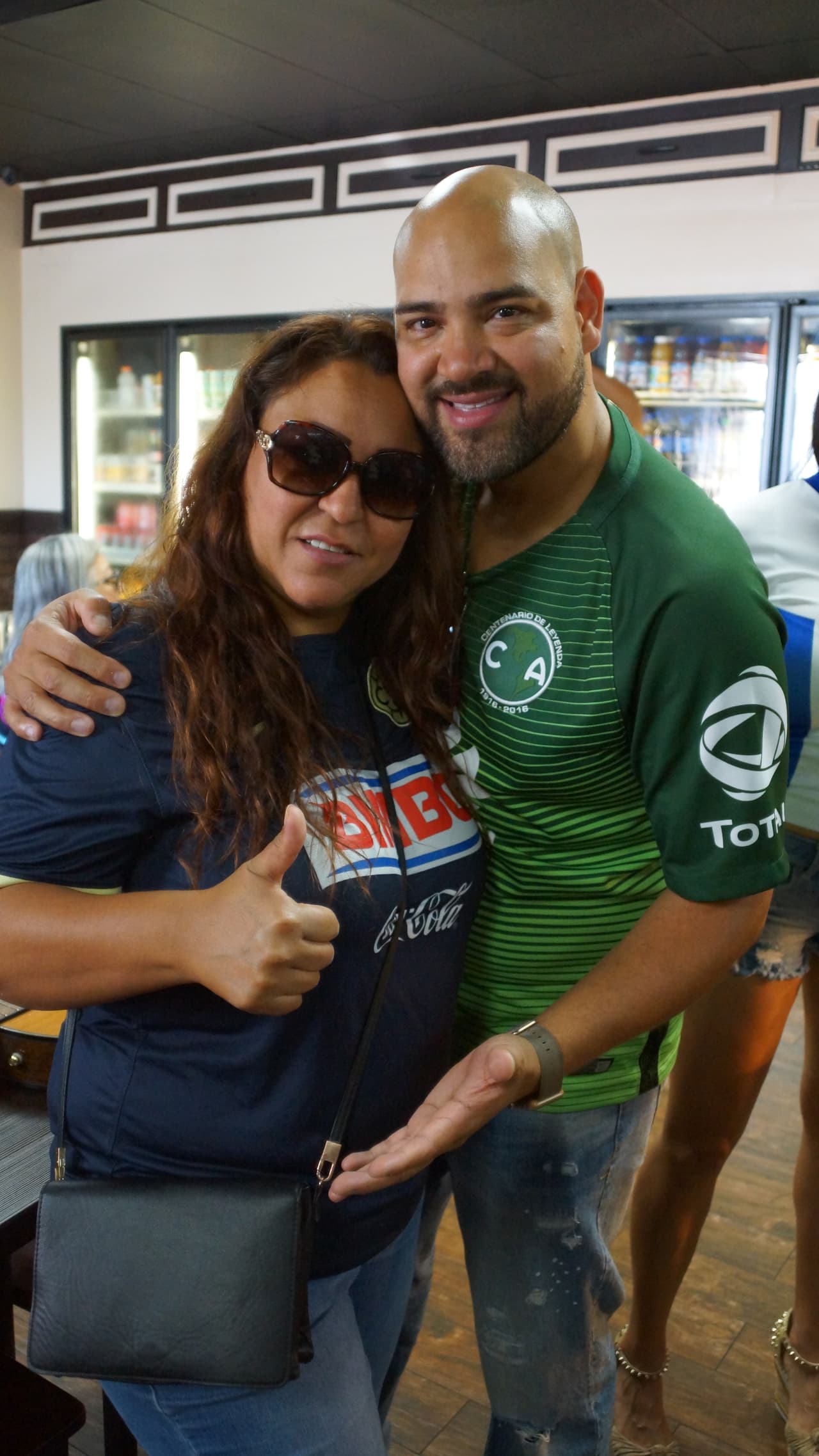 La Hondureña confía en que su selección le gane a México y en un próximo partido, y no tiene problema con seguir pagando apuestas hasta lograr que El Feo y El Pelón sean los que paguen el siguiente reto.