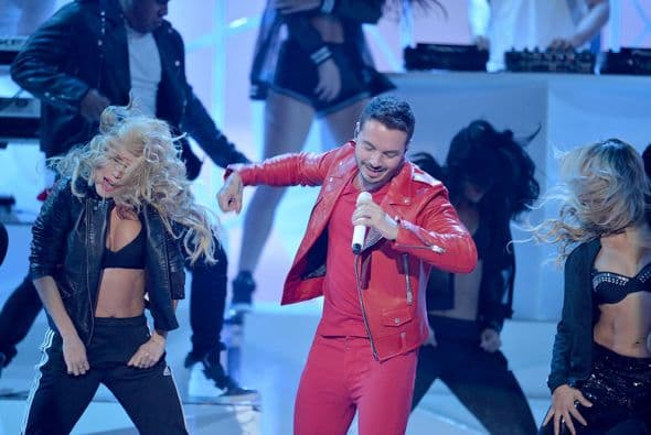 Las bailarinas estaban muy metidas en la canción.