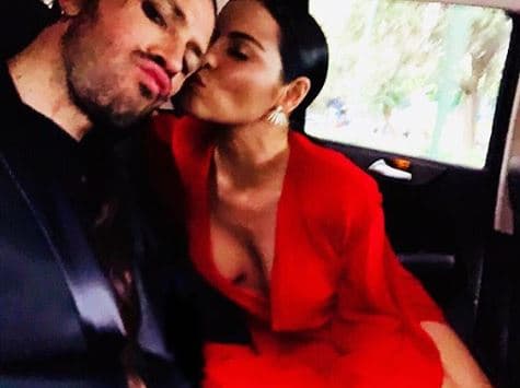 La revista ¡Hola! México reportó este jueves que la cantante también interpondría acciones 
<b>en contra de su exprometido Koko Stambuk</b>, de quien confirmó su separación el 25 de mayo en el podcast 'Se regalan dudas'.