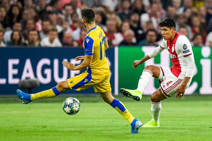 Edson Álvarez anotó en su debut en Champions League. El mexicano abrió el marcador en la eliminatoria ante el APOEL y mantiene al Ajax en la siguiente fase.