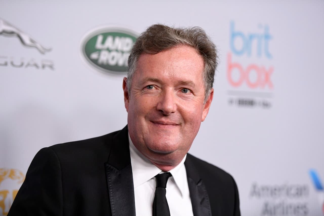 En Twitter, el famoso presentador de la BBC, Piers Morgan, también arremetió contra los Sussex por dar a conocer esto en medio de la
<b><a href="https://www.univision.com/noticias/salud/mapa-actualizado-del-coronavirus-cifras-de-casos-confirmados-y-fallecidos" target="_blank"> crisis ante el coronavirus</a></b> y los llamó "narcisistas". 
<br>
