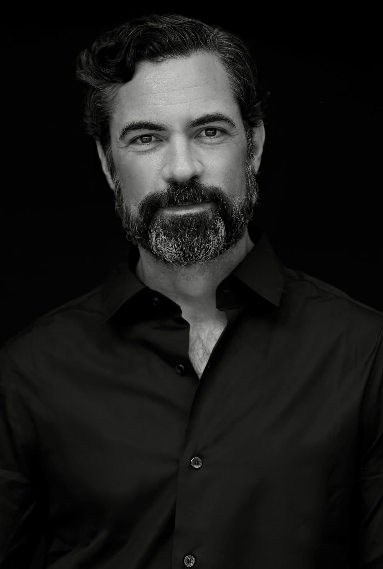 <h2 class="cms-H2-H2">Danny Pino confirmado como presentador en los Latin AMAs 2024</h2>
<br>Actor estadounidense, reconocido por sus papeles en series de TV como ‘Cold Case’ y ‘Law & Order: Special Victims Unit’.