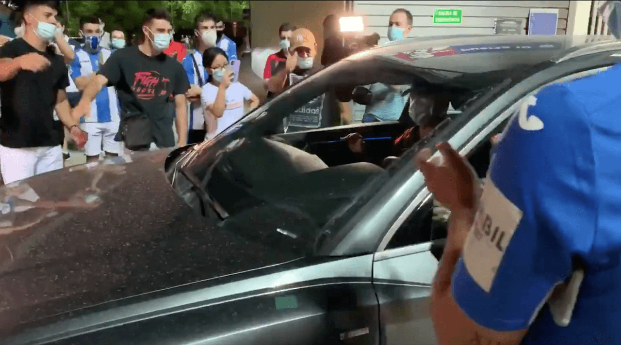 Afición de Leganés despide como un héroe a Javier Aguirre