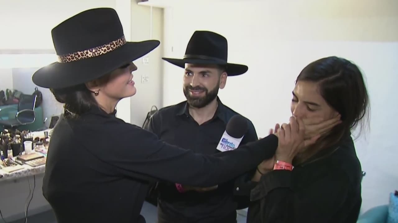 Tras el fallecimiento de la actriz, ‘El Pirru’ inició una relación amorosa con la cantante solo tres meses después y terminó por casarse con ella en febrero del año 2006. Los hijos que él tuvo con la protagonista de 'La pícara soñadora', Ana Paula y José Emilio, pasaron al cuidado y cobijo de la intérprete de 'Bandido'. 
<br>