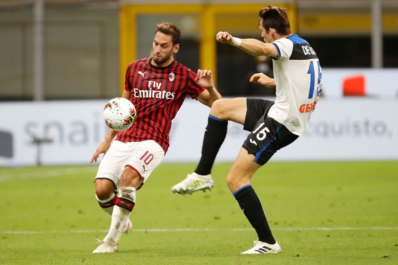 Milan 1-1 Atalanta | Hakan Calhanoglu (14’) abrió el marcador para los locales. Duván Zapata (34’) emparejó los cartones en el Giuseppe Meazza. Atalanta cierra la jornada con 75 unidades y muy probablemente tendrá un lugar en la próxima edición de la UEFA Champions League. Milan llegó a 60 puntos.