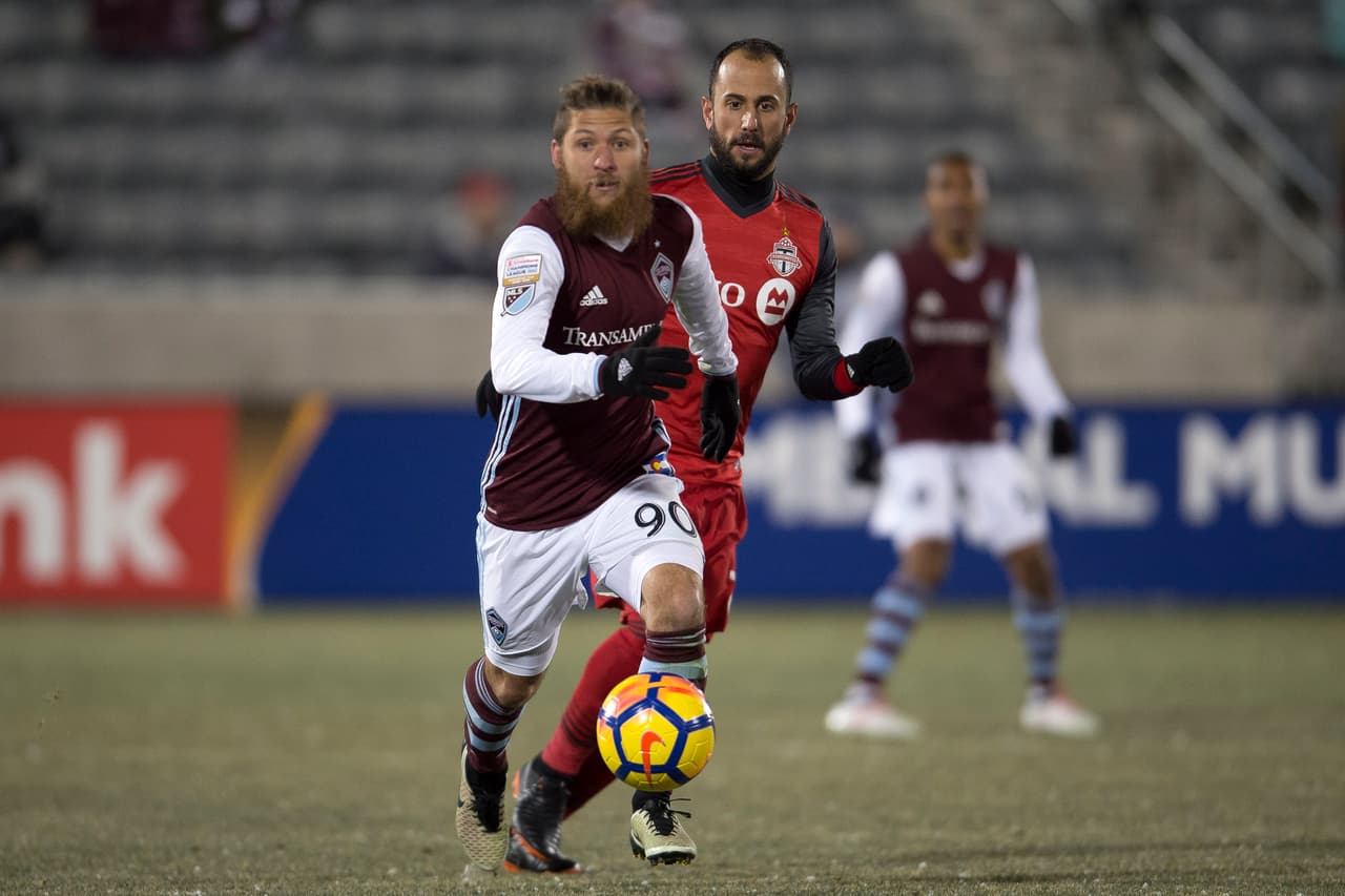 El local estadounidense lució impotente en su intención de hacerle daño al visitante canadiense, que supo controlar el ritmo del juego.