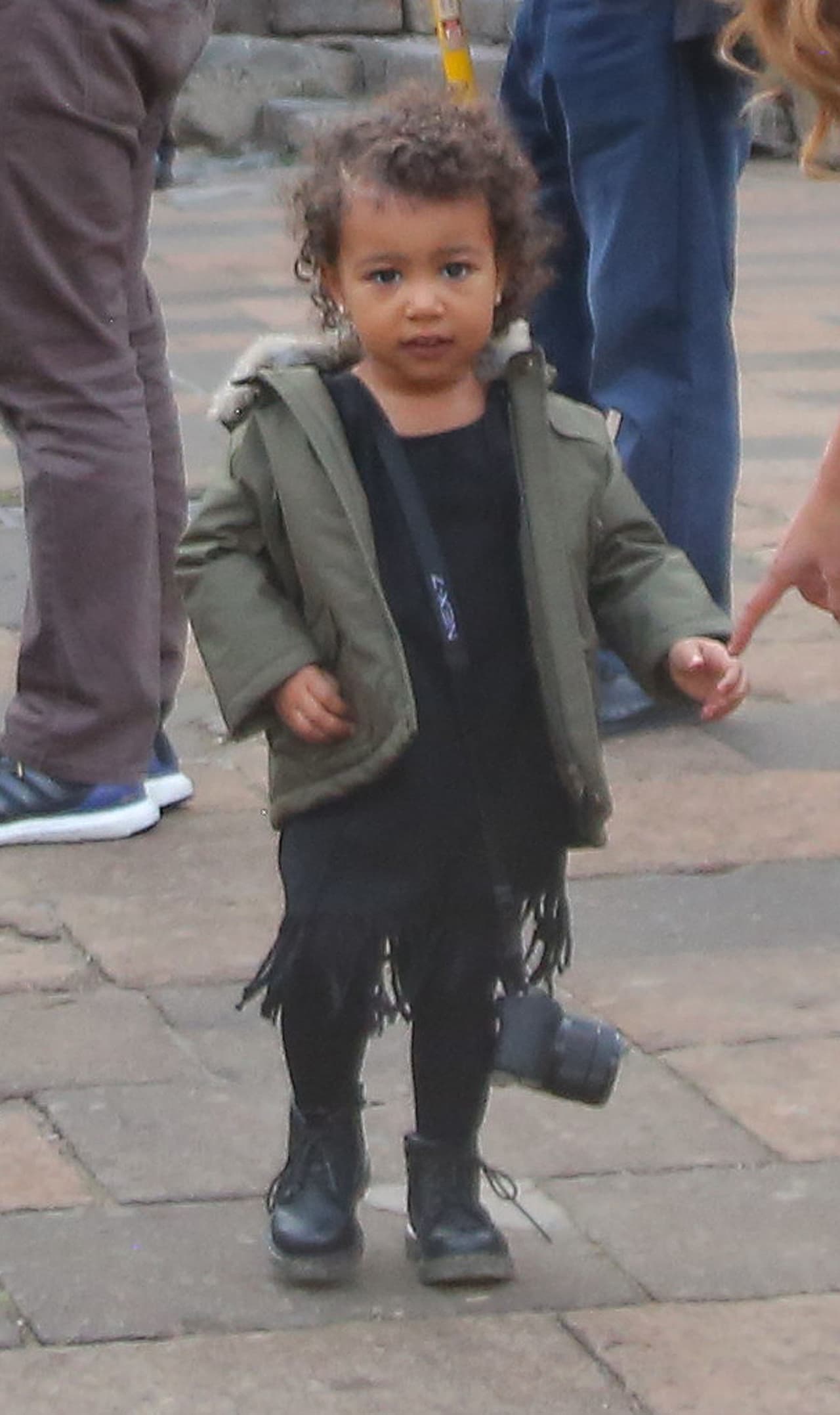 Ya desde muy pequeña North usaba botines. Haz que tu pequeña los pruebe y seguro los amará.