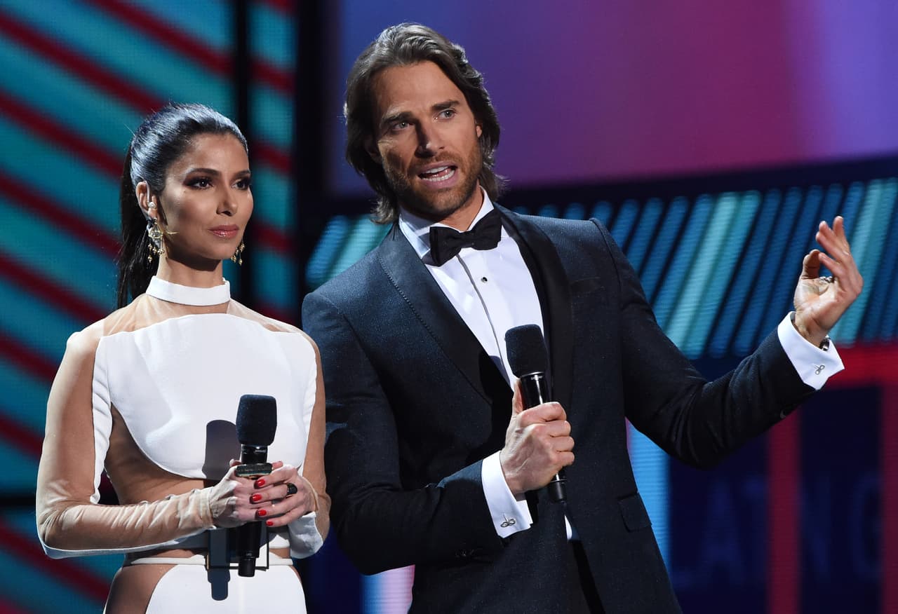 Y en 2016 Roselyn condujo al lado de Sebastián Rulli.