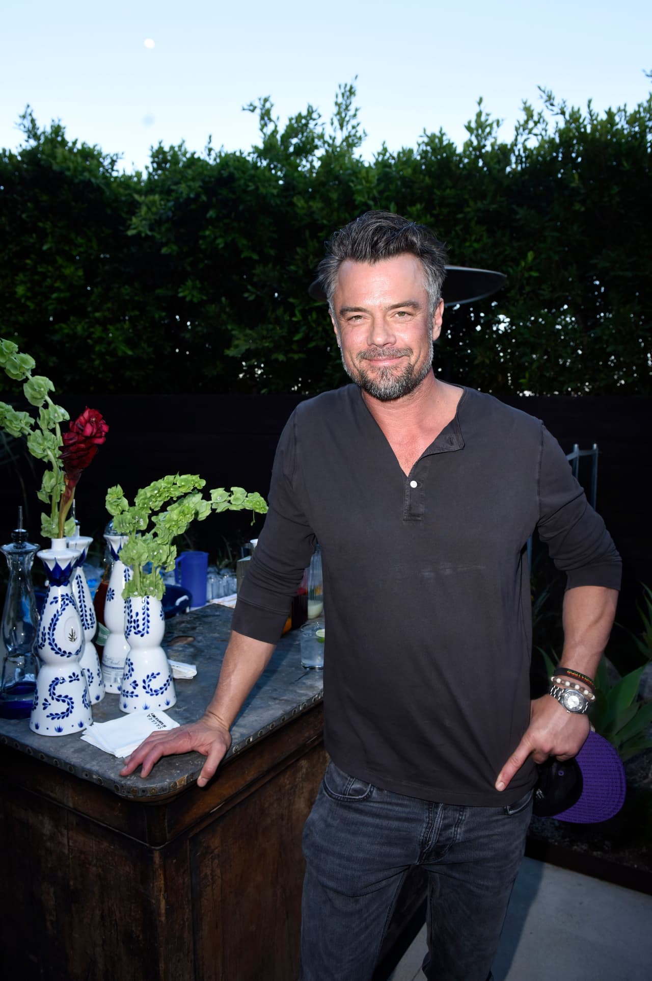 La actriz y modelo mexicana se dio la oportunidad de platicar y fotografiarse con los demás invitados, entre ellos Eva Longoria.