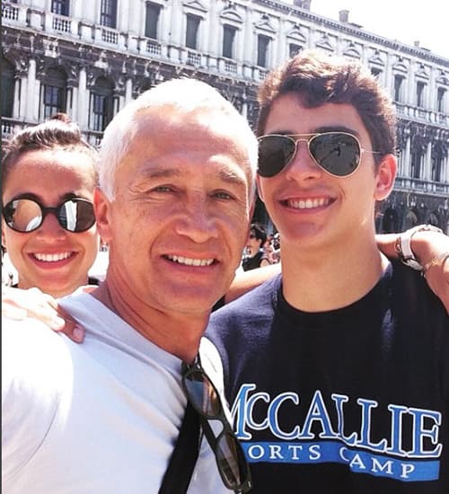 Aunque Chiqui Delgado y el periodista Jorge Ramos no están casados, hay buena onda entre la venezolana y los hijos del mexicano: Paola y Nicolás Ramos.