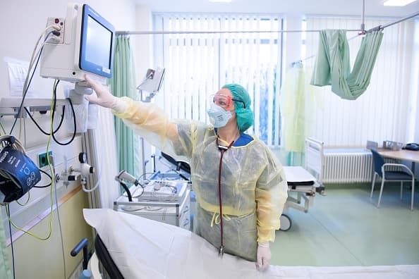 Unidades de cuidados intensivos en Atlanta están a su máxima capacidad, advierte Keisha Lance Bottoms