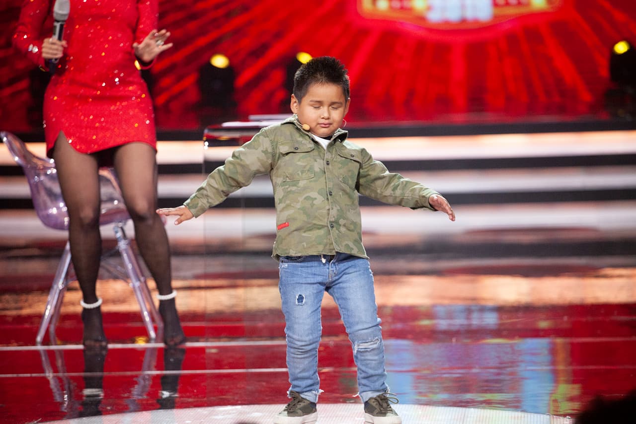 Giovani no le pidió a Gali que bailara pues ´él solito fue capaz de apoderarse de la pista.